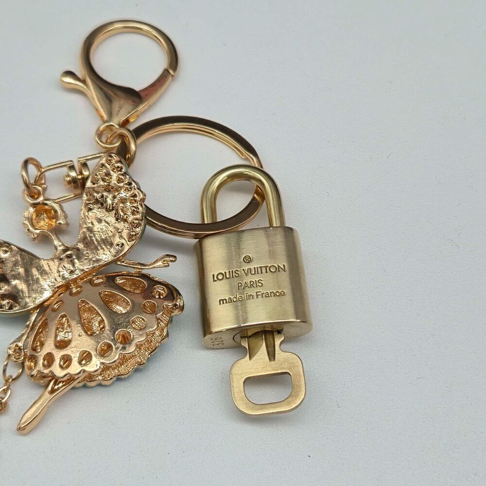 LV Gold Padlock Authentic 🔑 Luxury Bag Charm w/ Unbranded Fairy Keychain - Picture 4 of 8